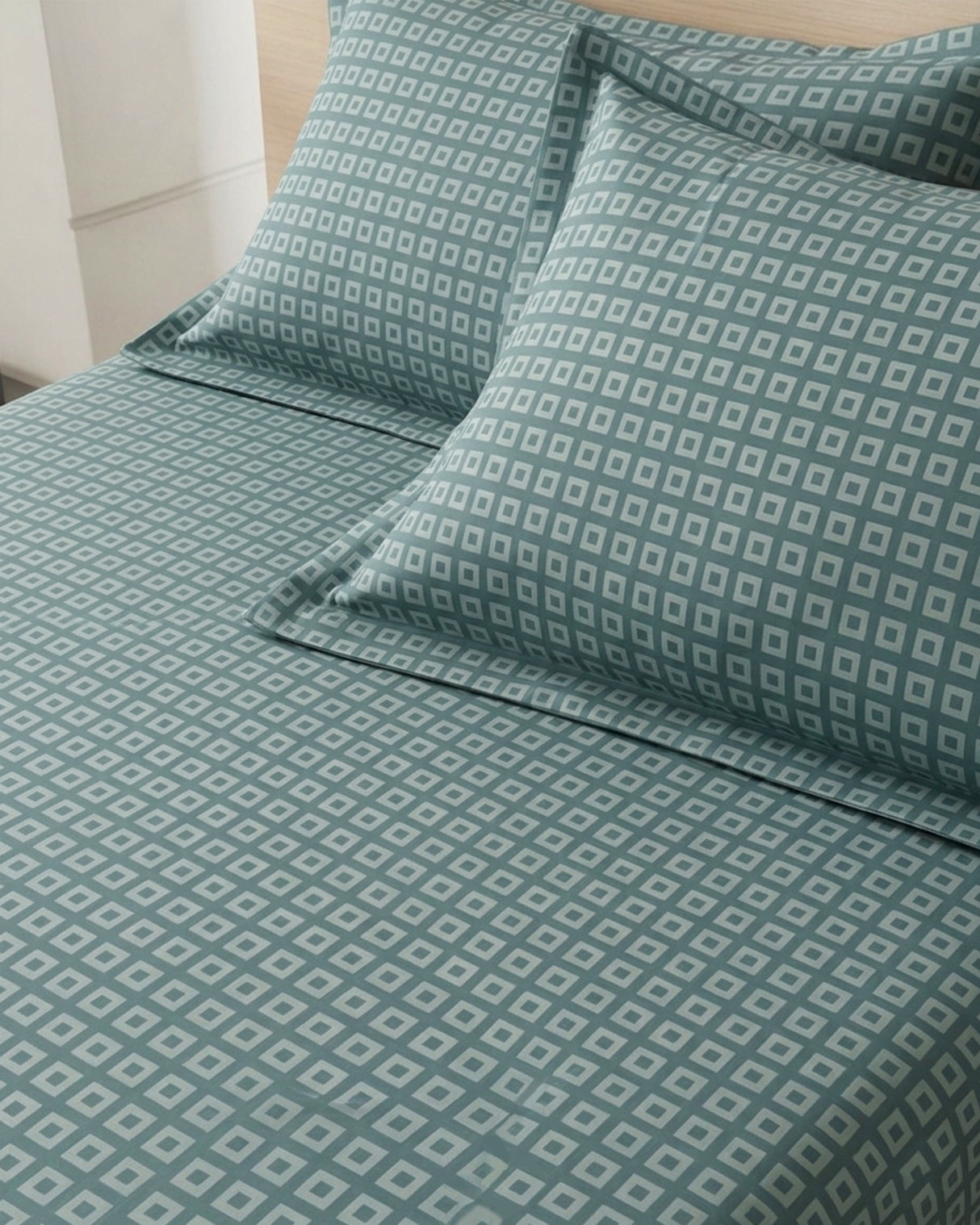 Plushmink Bed Sheet Fantasy King Bed- Leaf Grid at Zubaidas No#1 Homestore in Pakistan